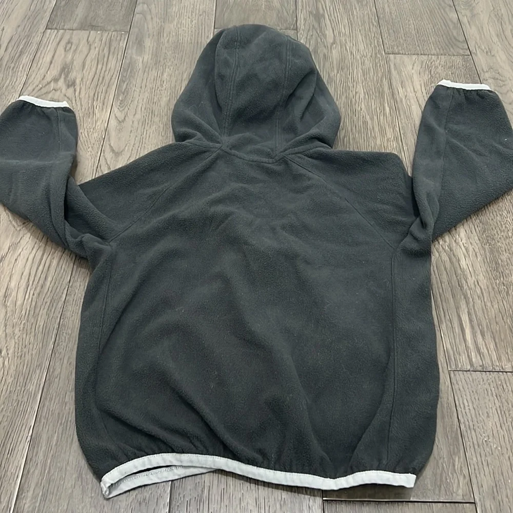 Girls therma fit Nike fleece hooded sweater